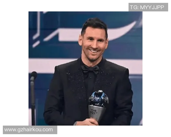 世界杯预选赛荣获月度最佳球员，实至名归